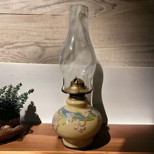 Vtg 1980 Kaadan Ltd. Beige Glass Oil Kerosene Lamp Blue Pink Lily Flowers